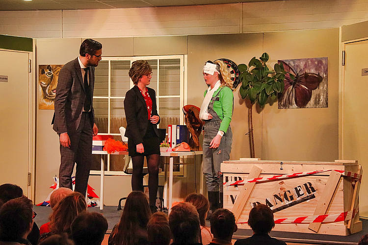 CPJ Waarder-Driebruggen met de klucht 'Dolle beestenboel'_45